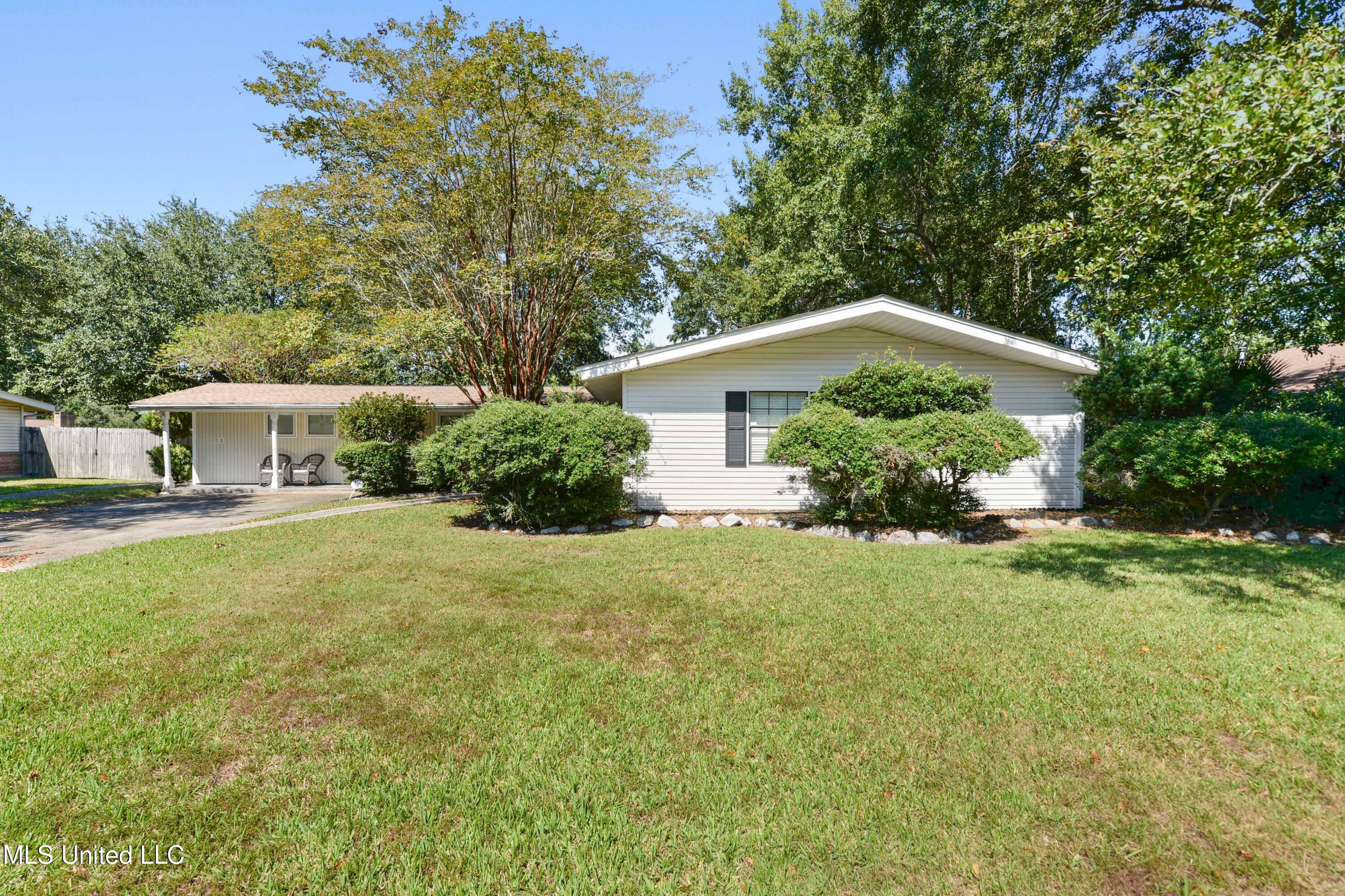 Property Photo:  2707 Clairmont Avenue  MS 39567 