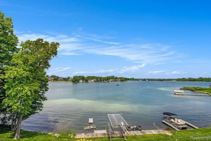 Property Photo: 75 Chateaux Du Lac MI 48430 9140