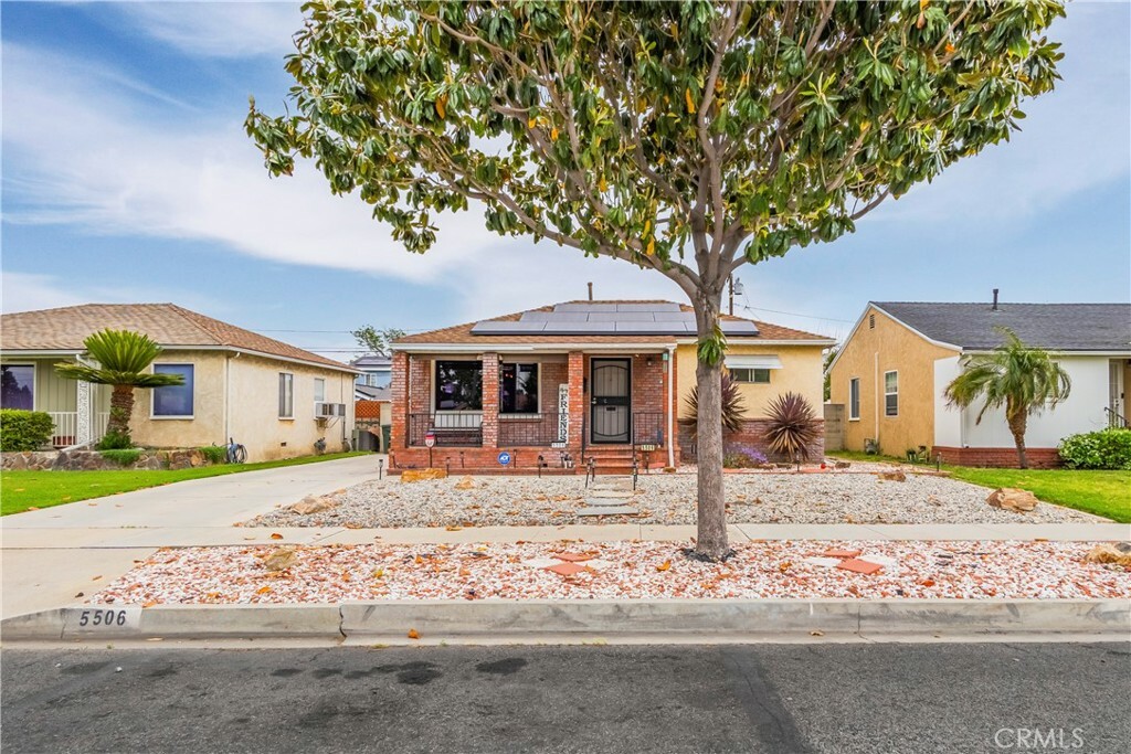 Property Photo:  5506 Lakewood Boulevard  CA 90712 