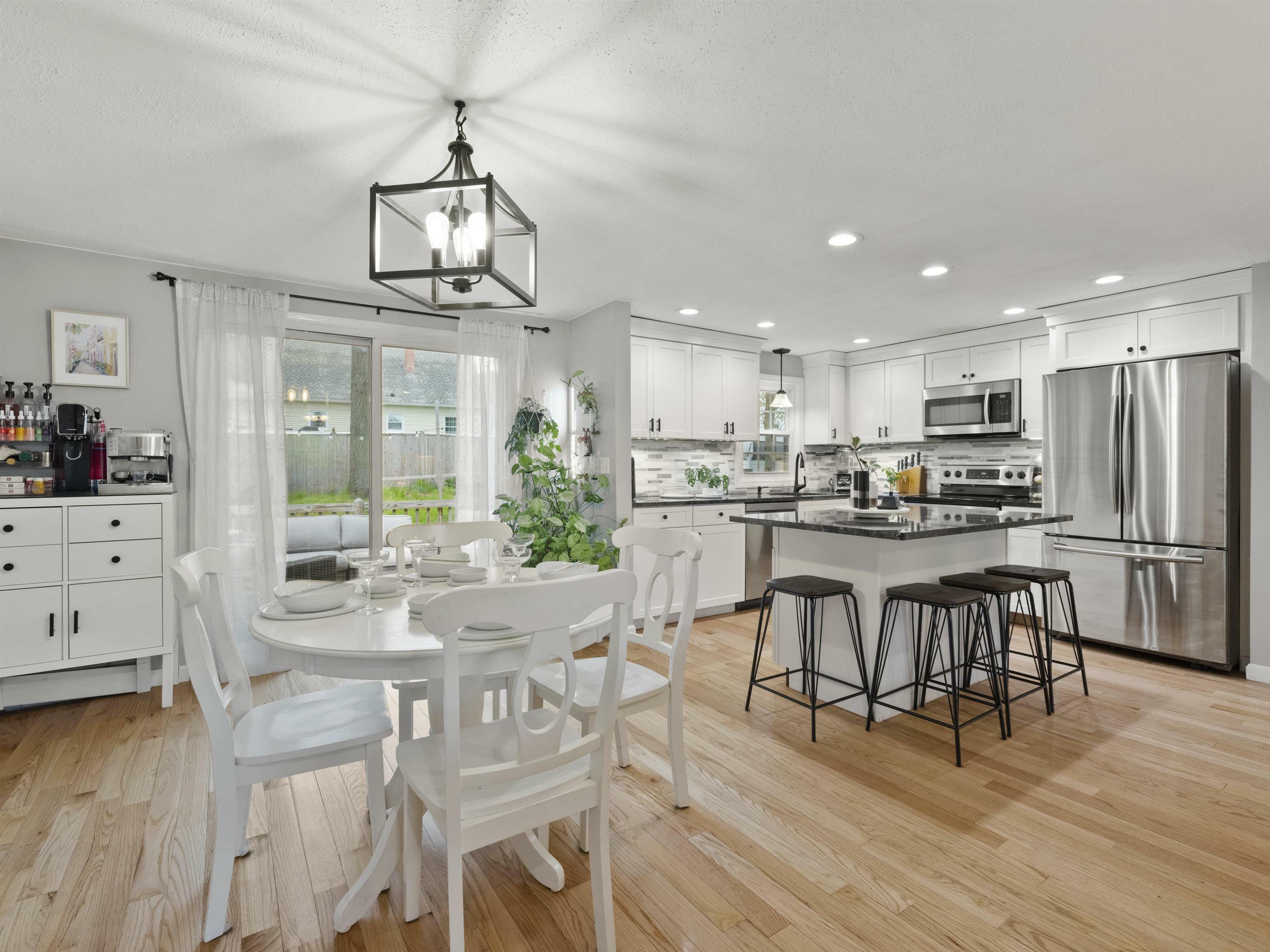 Property Photo: 6 Seneca Drive NH 03062