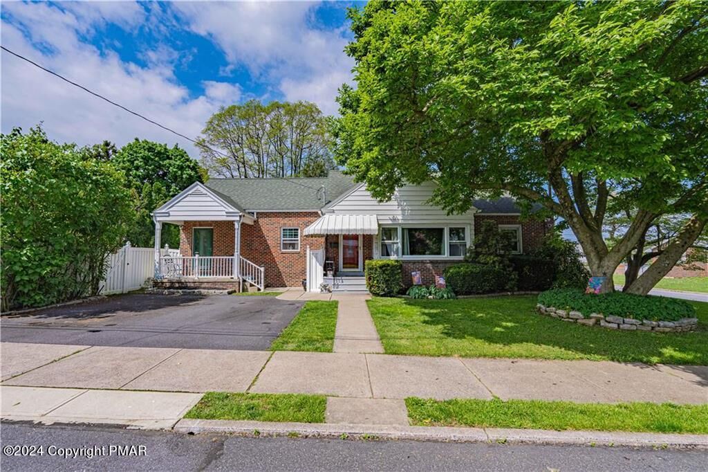 Property Photo: 1052 N Kearney Street PA 18109