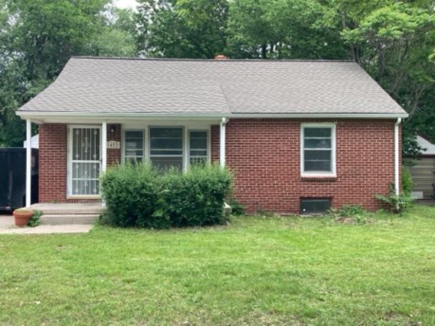 Property Photo:  1422 N Fountain St  KS 67208 