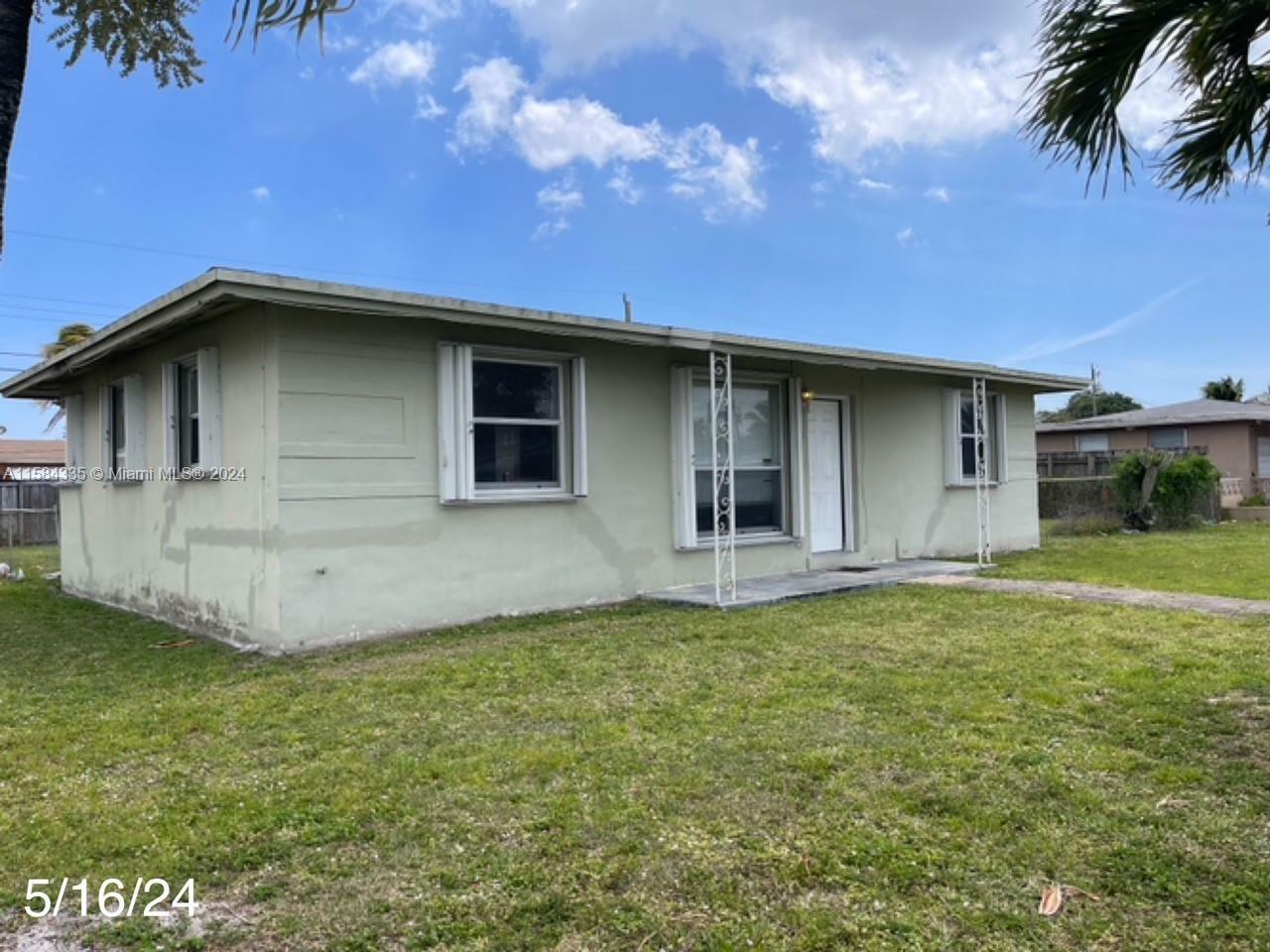 Property Photo:  3001 SW 35th Ave  FL 33023 