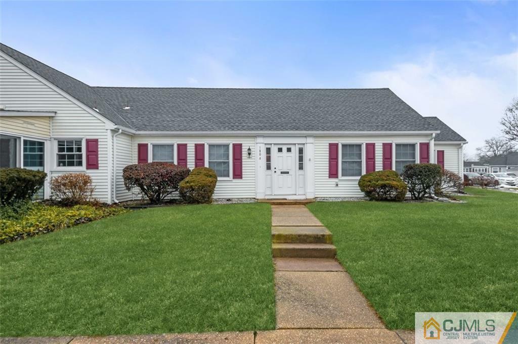 Property Photo:  180 Prescott Lane 180A  NJ 08831 