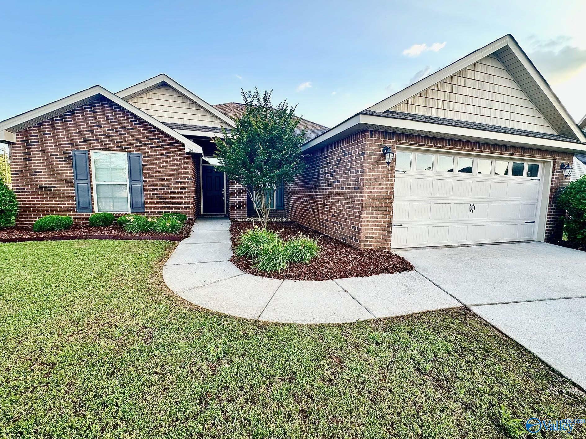 Property Photo:  124 Coach Glen Drive  AL 35763 