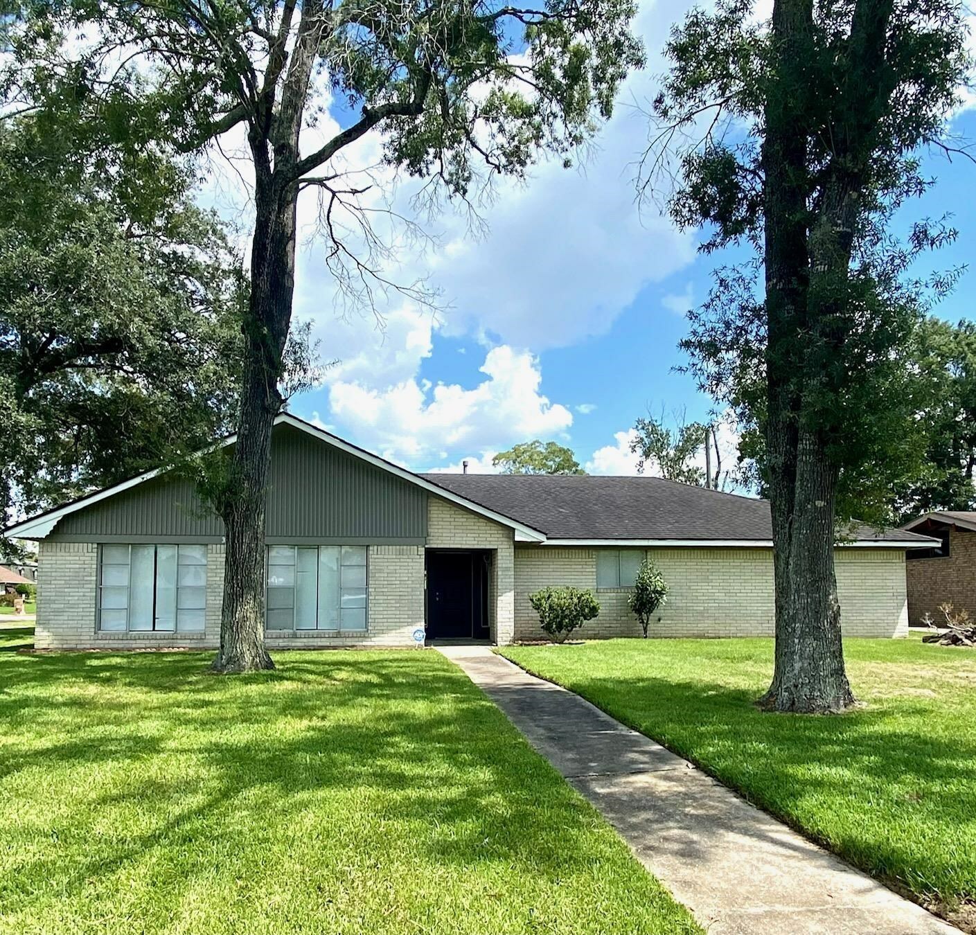 3215 Blossom Dr  Beaumont TX 77705 photo