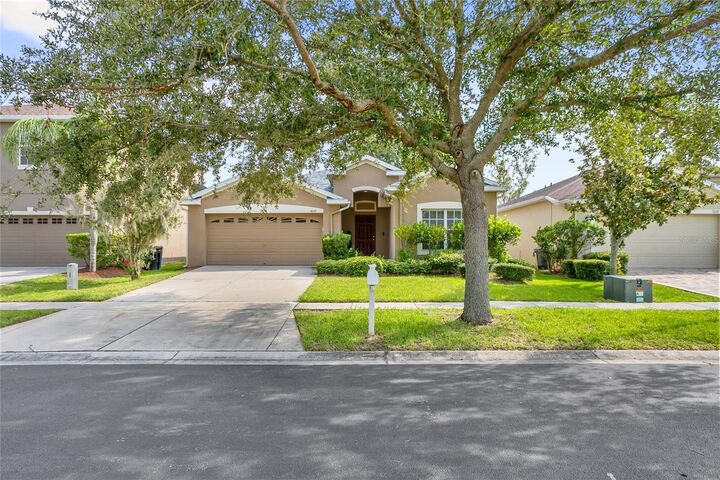 Property Photo:  3043 Gem Luster Court  FL 33594 