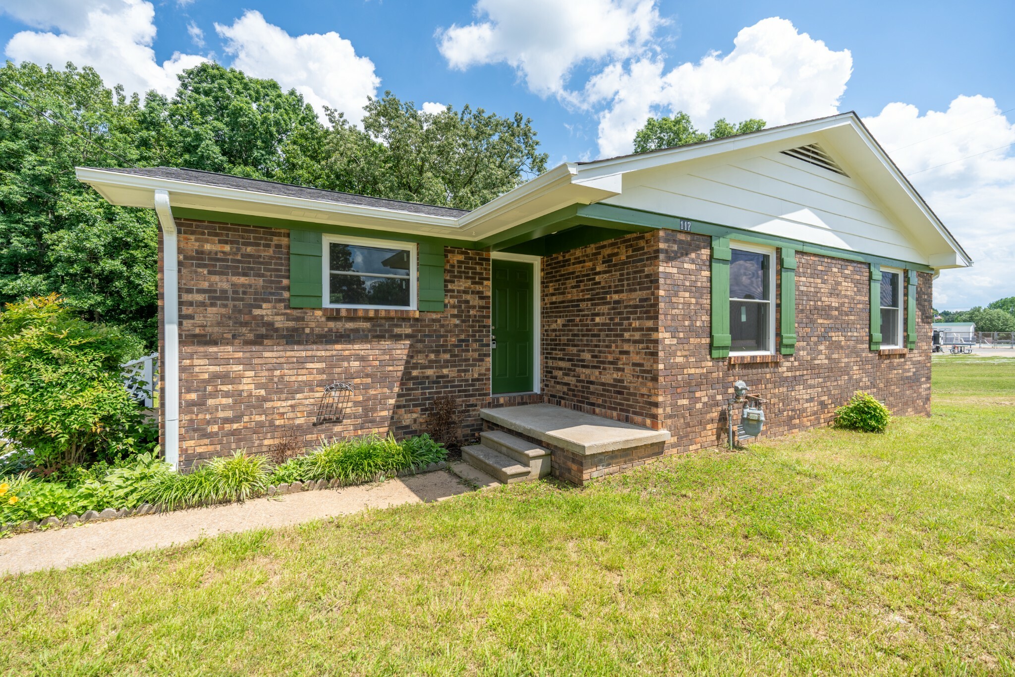 Property Photo:  117 S Oak Dr  TN 38450 