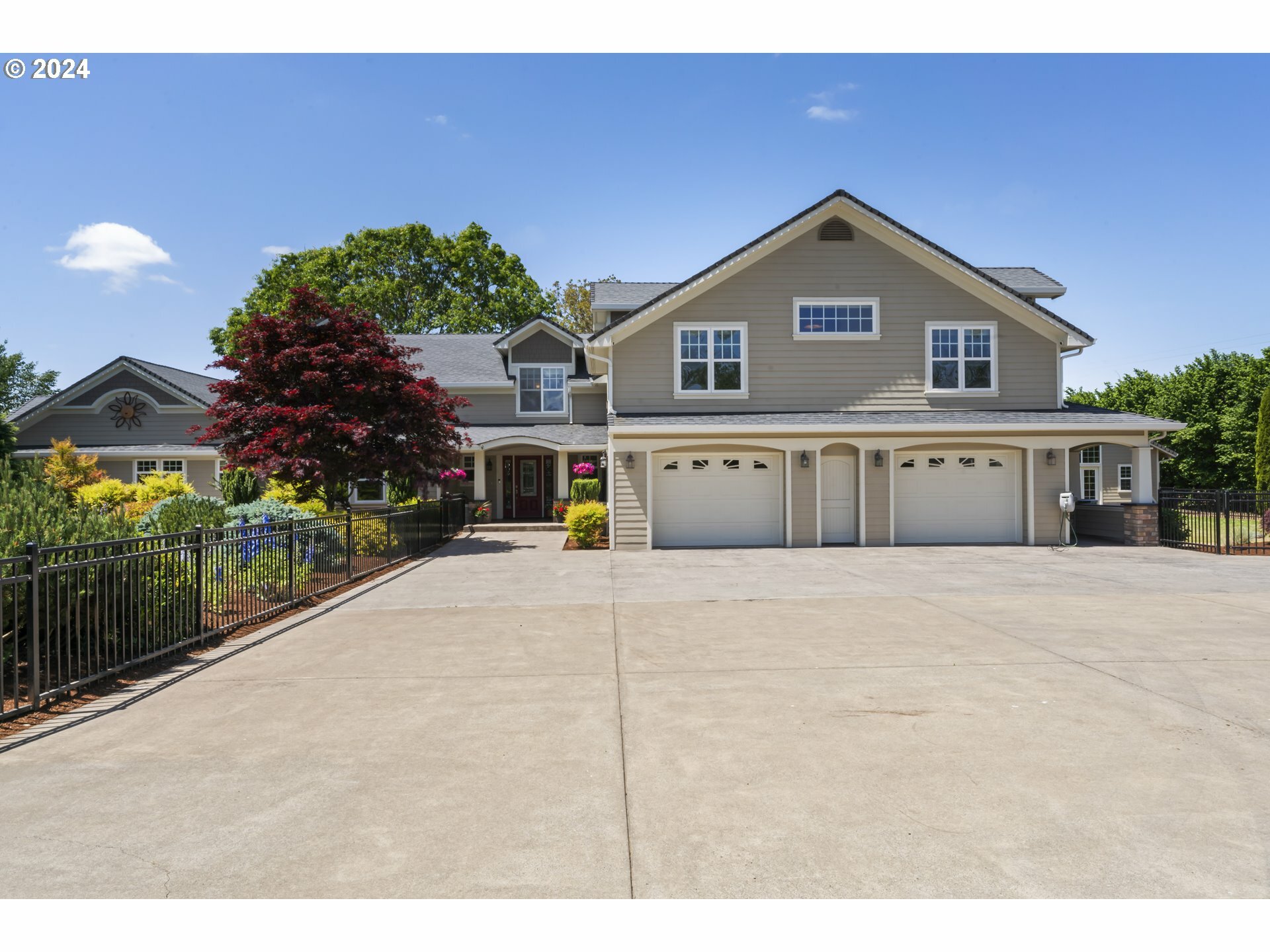 Property Photo: 92386 River Rd OR 97448