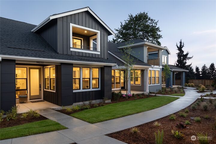 Property Photo:  10332 (Hs 3) 135th Circle NE  WA 98033 