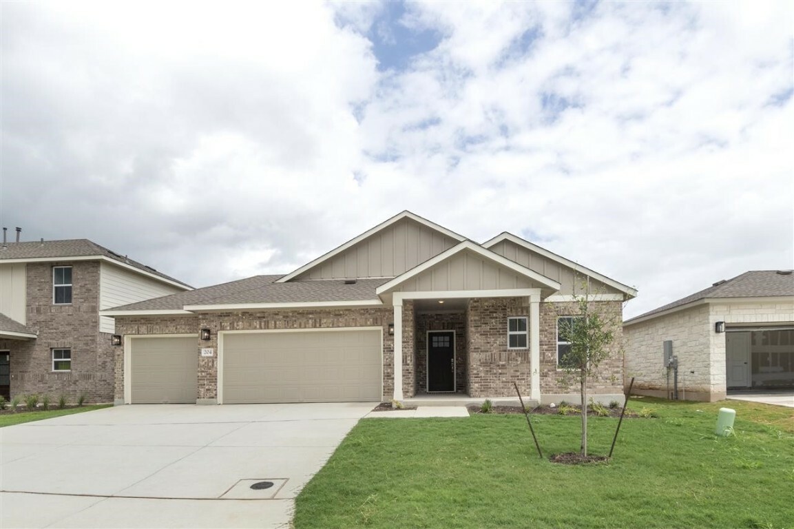 Property Photo: 204 Canyon Live Oak TX 78155