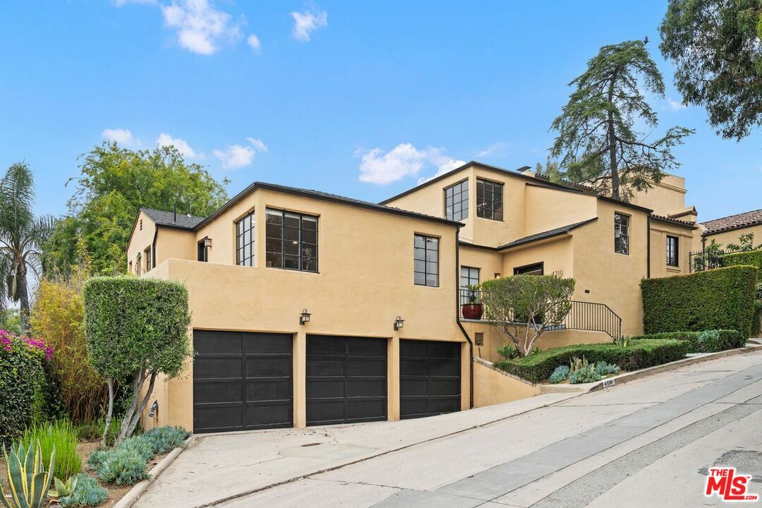 4310   Cedarhurst Cir  Los Angeles CA 90027 photo