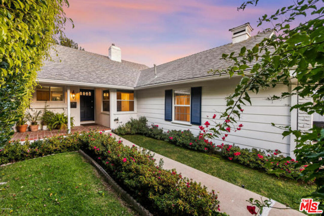 Property Photo:  134  N Bowling Green Way  CA 90049 