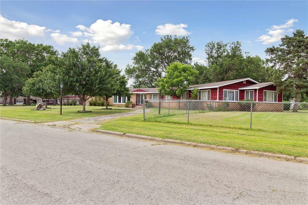 Property Photo:  110 W 9th Avenue  KS 67333 