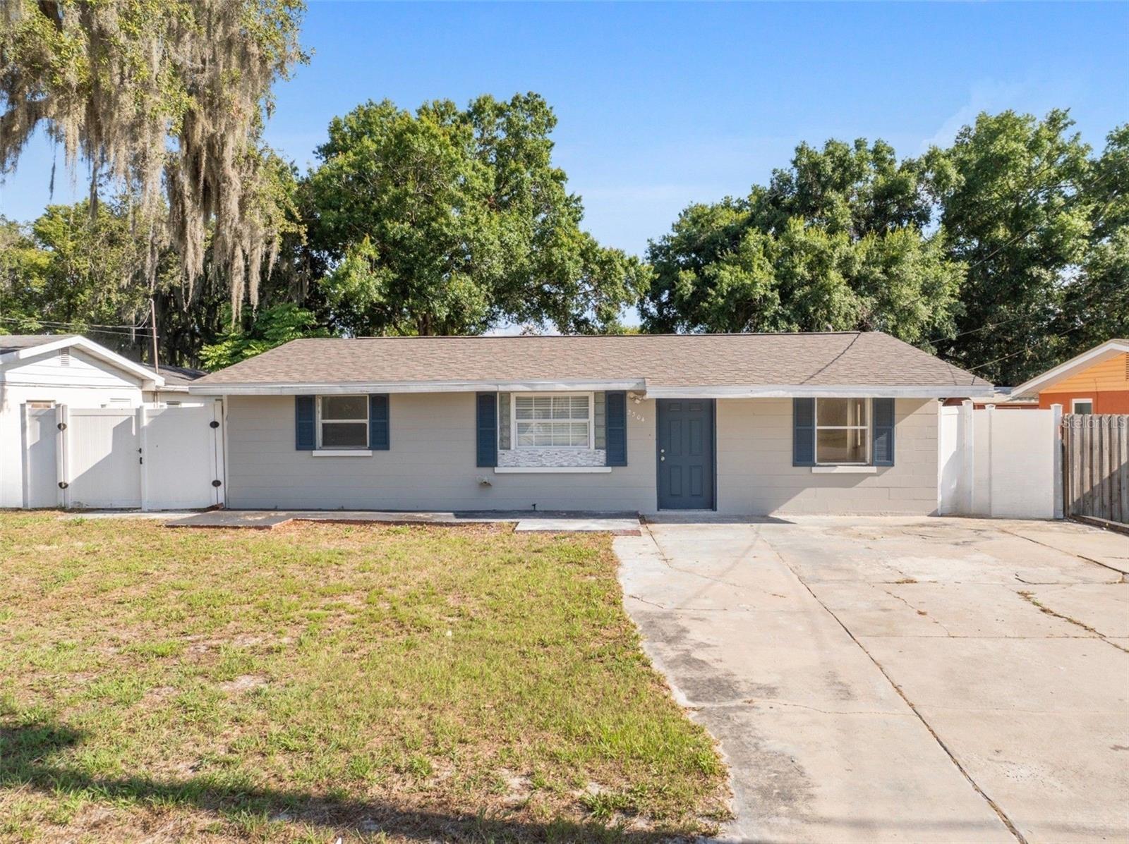 Property Photo: 2304 Ivey Lane FL 33815