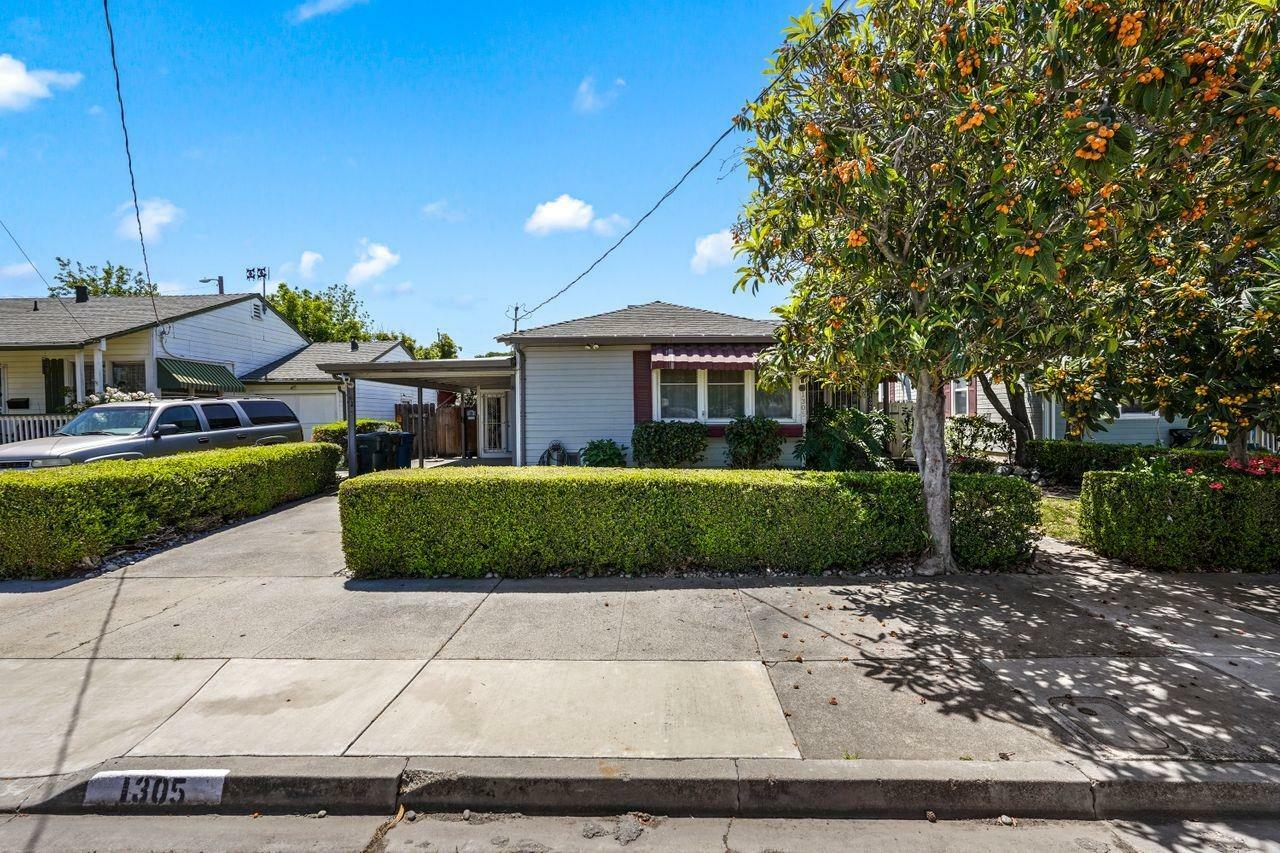 Property Photo:  1305 W 7th Street  CA 94509 