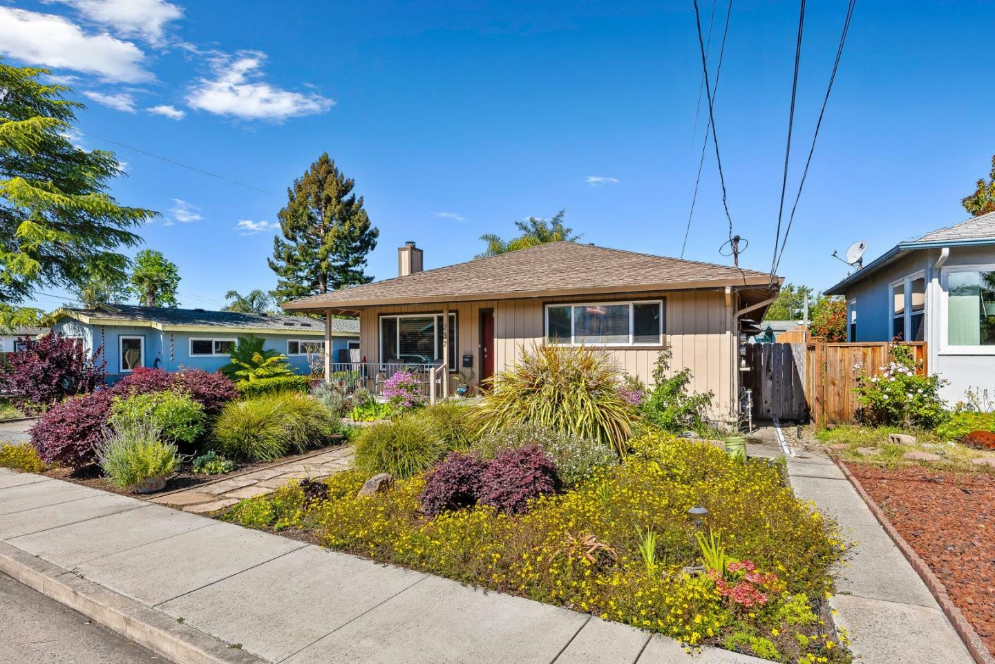 Property Photo:  237 Darwin Street  CA 95062 