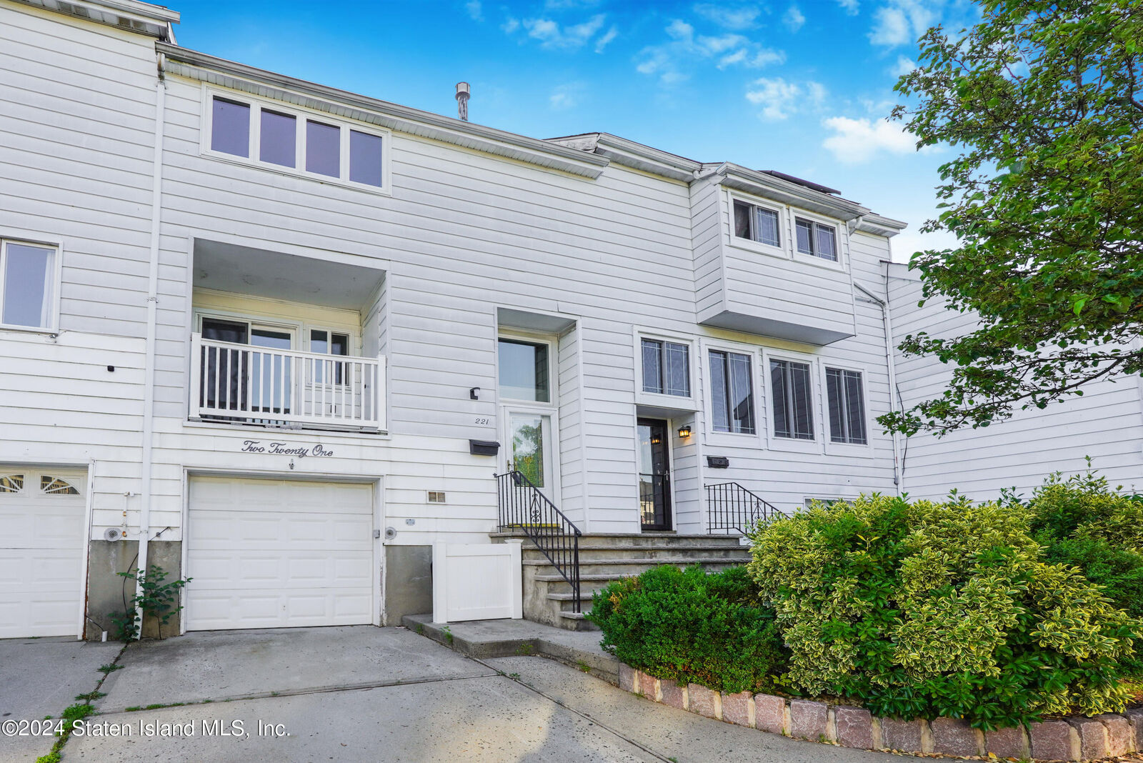 Property Photo:  221 Dover Green  NY 10312 