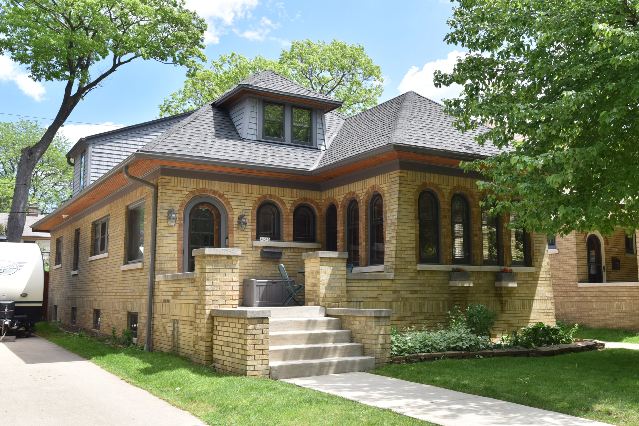 Property Photo:  4246 N Woodburn St  WI 53211 