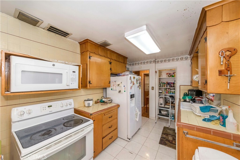 Property Photo:  3733 Northland Drive  CA 90008 