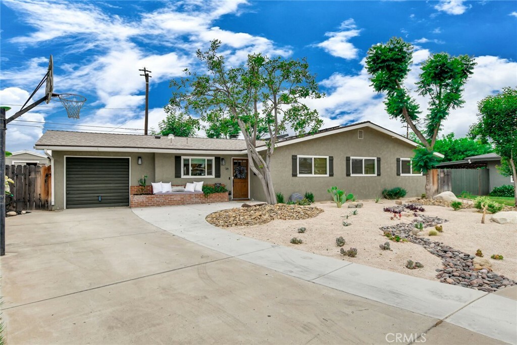 Property Photo:  28 Dale Lane  CA 92373 