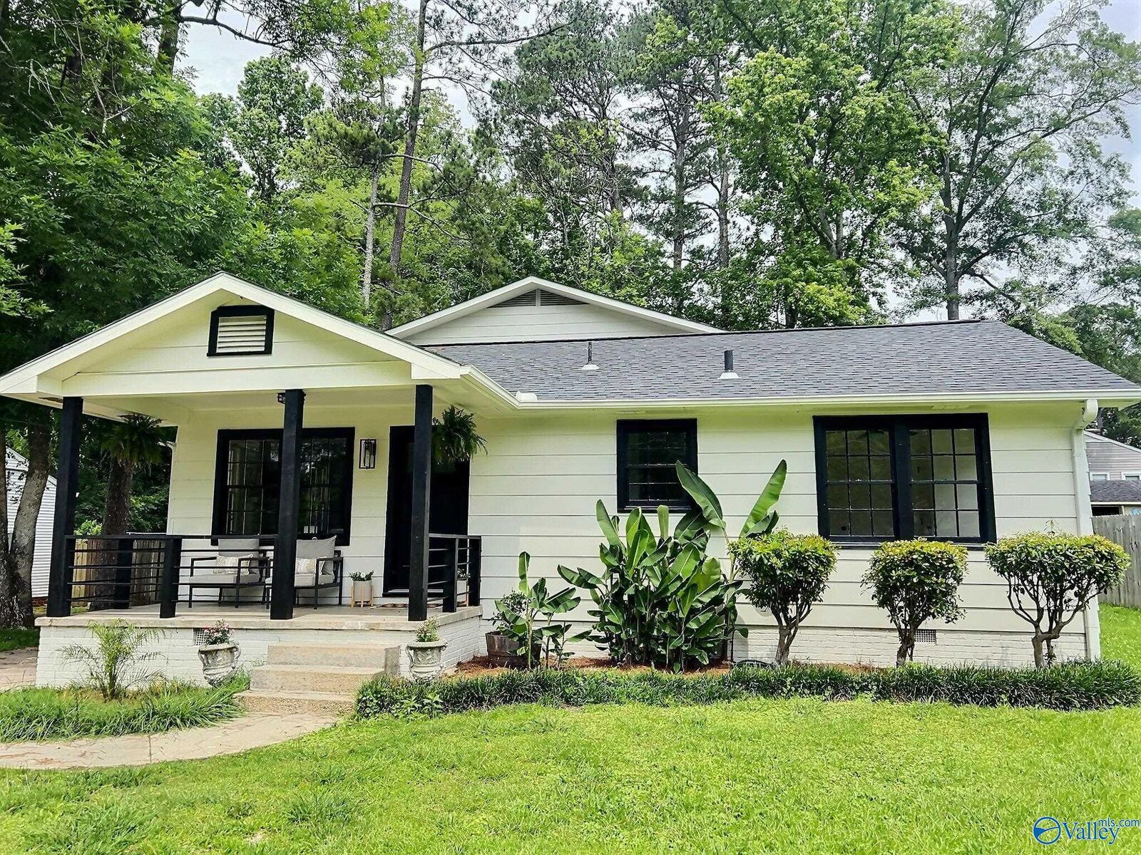 Property Photo: 1105 Alcott Road AL 35901