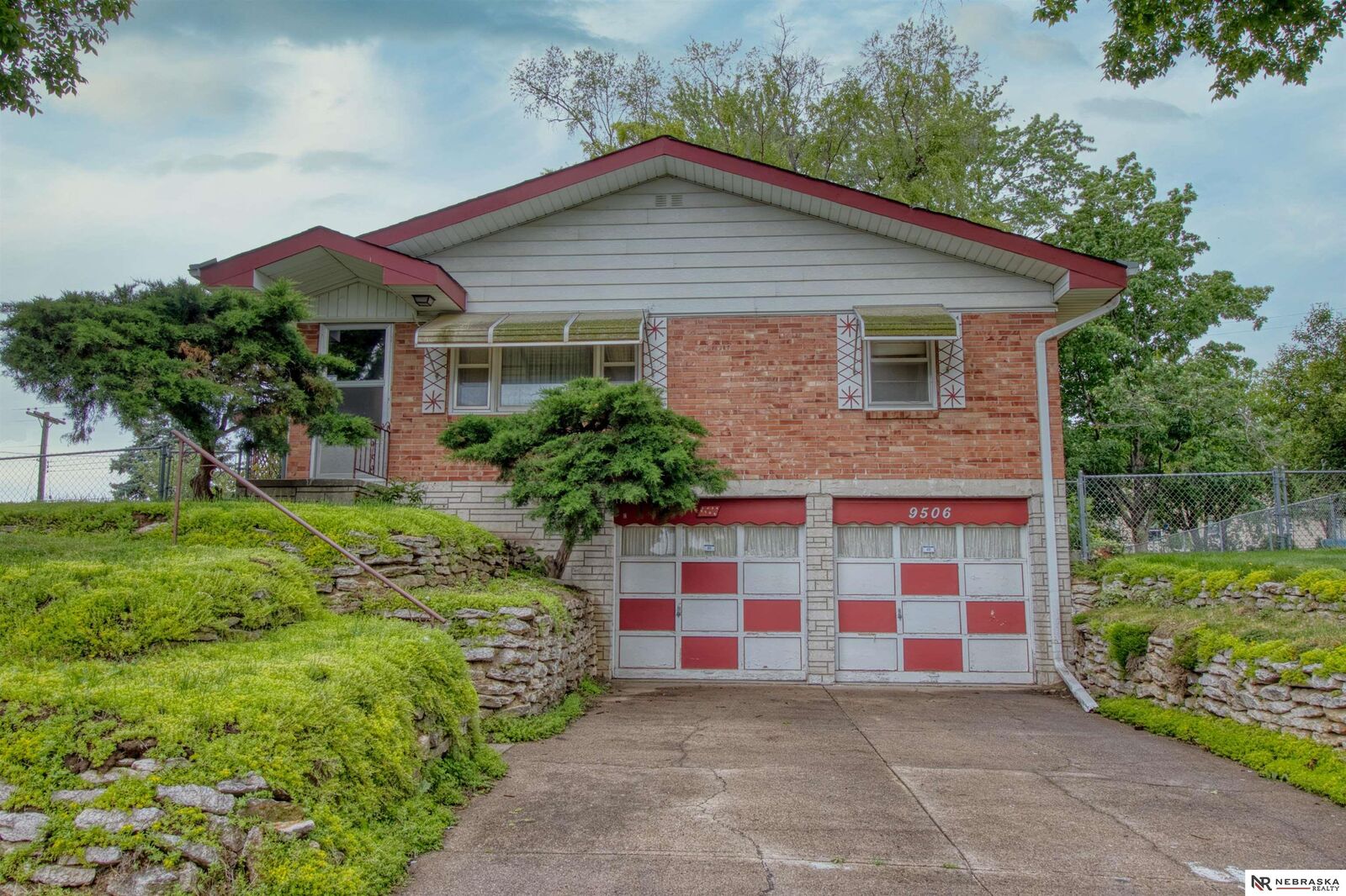 Property Photo: 9506 Linden Avenue NE 68147