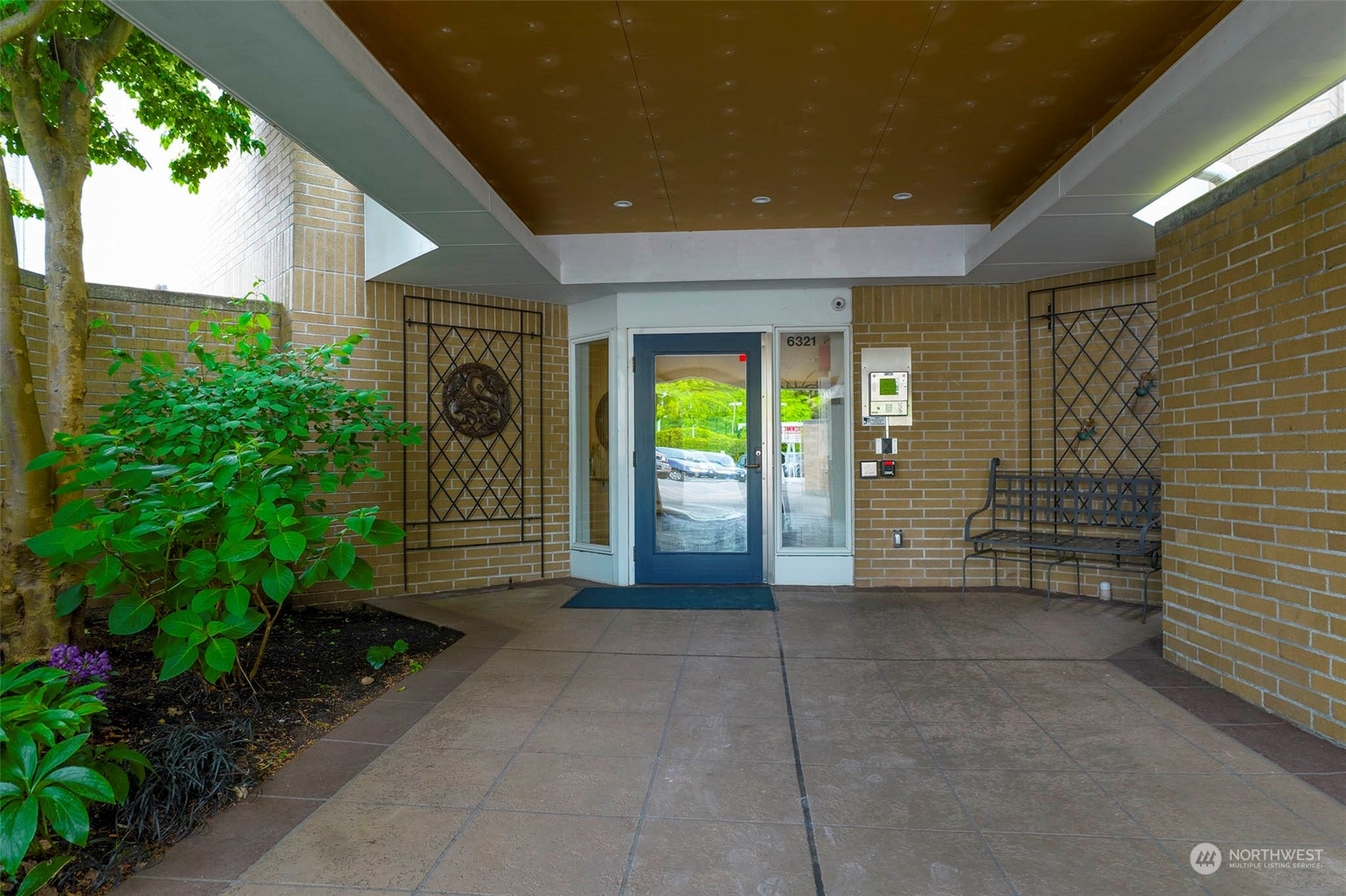 Property Photo:  6321 Seaview Avenue NW 21  WA 98107 