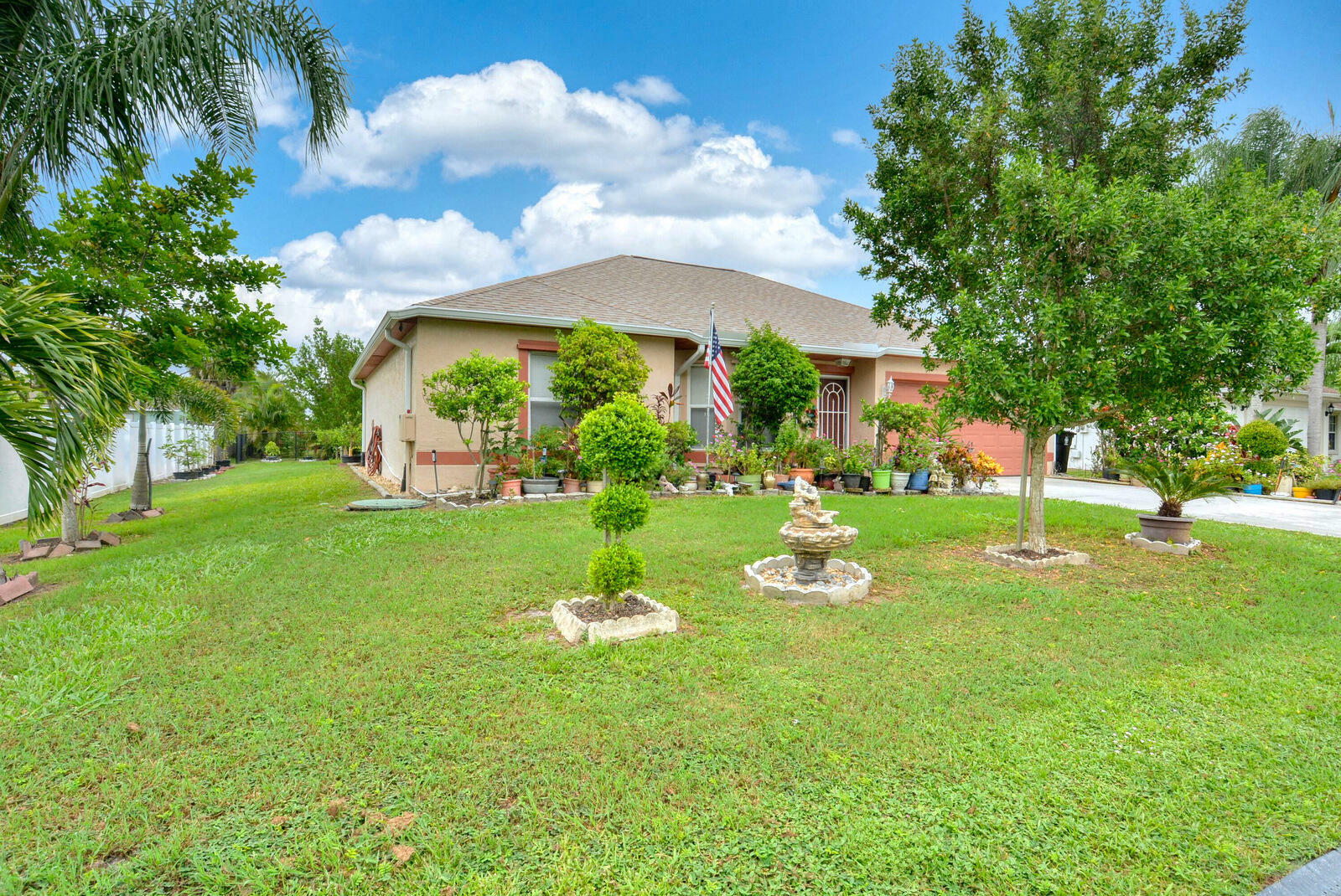 Property Photo:  1231 SW Byron Street  FL 34983 