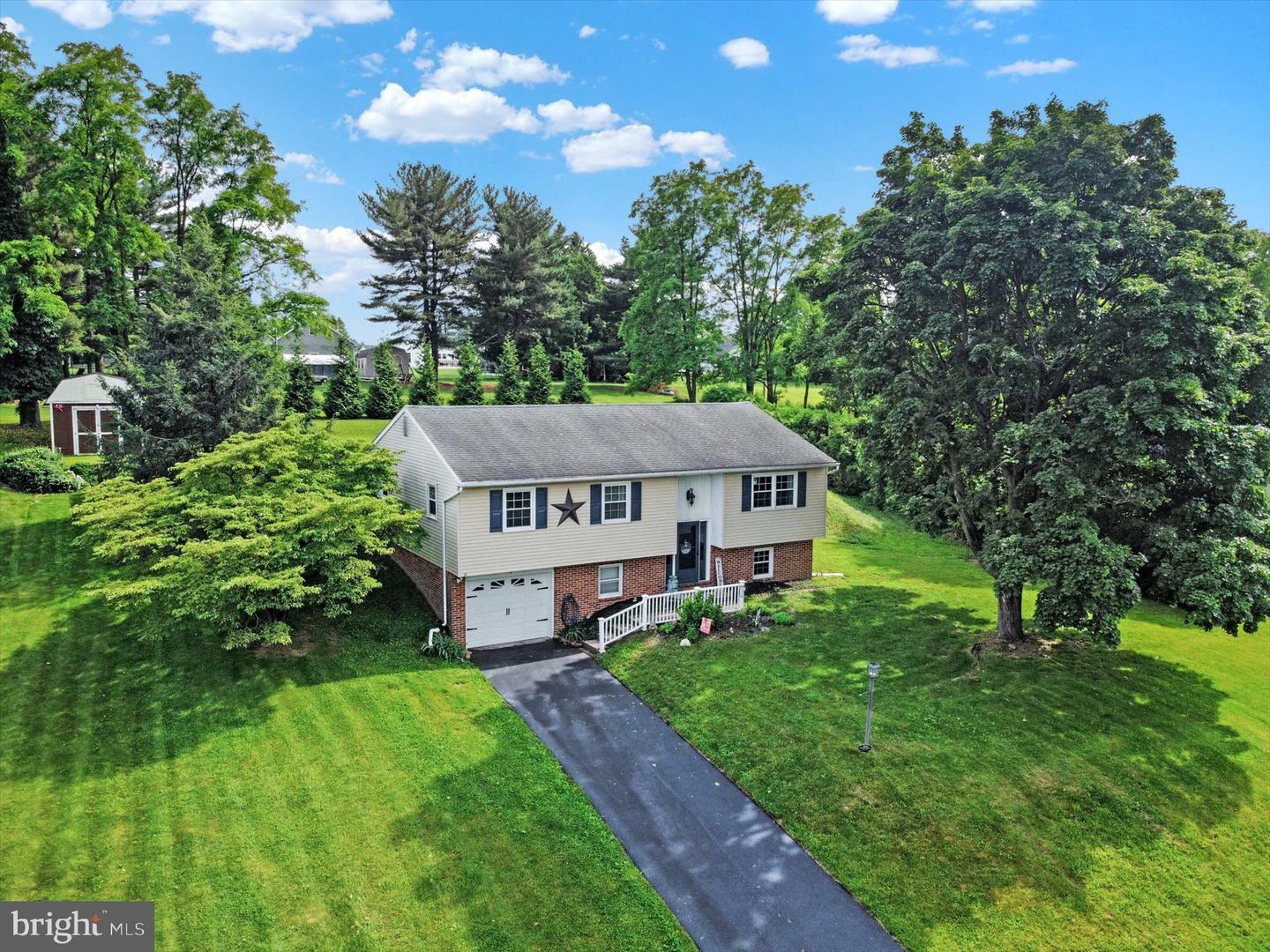 Property Photo:  9 Cheltenham Drive  PA 17036 