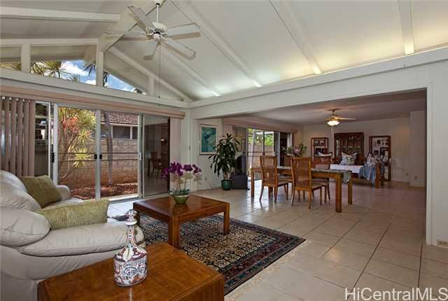 Property Photo: 1043 Makaiwa Street HI 96816