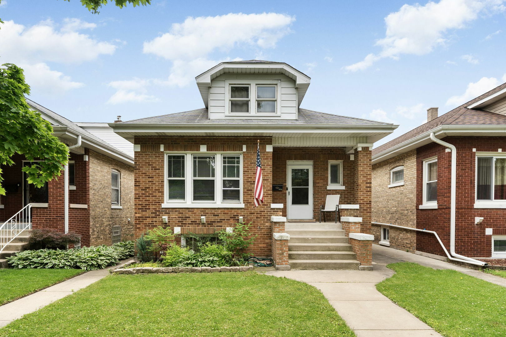 Property Photo:  6131 W Grace Street  IL 60634 