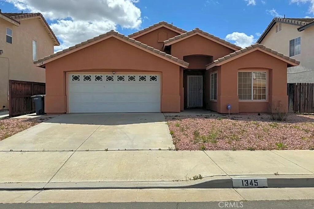 Property Photo:  1345 Lilac Ridge  CA 92571 