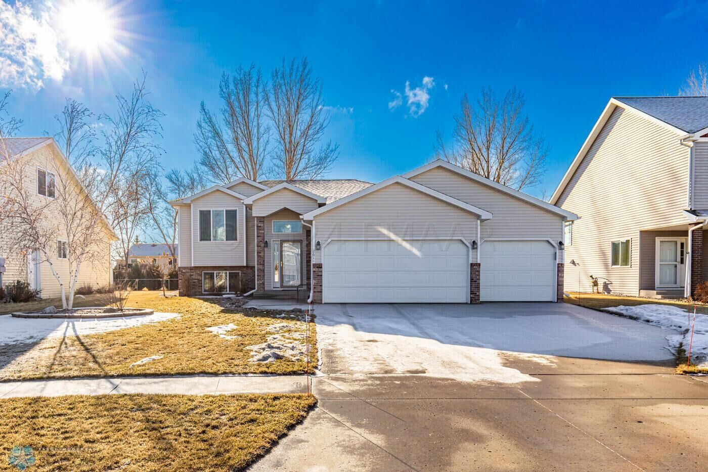 Property Photo: 2614 57 Avenue S ND 58104