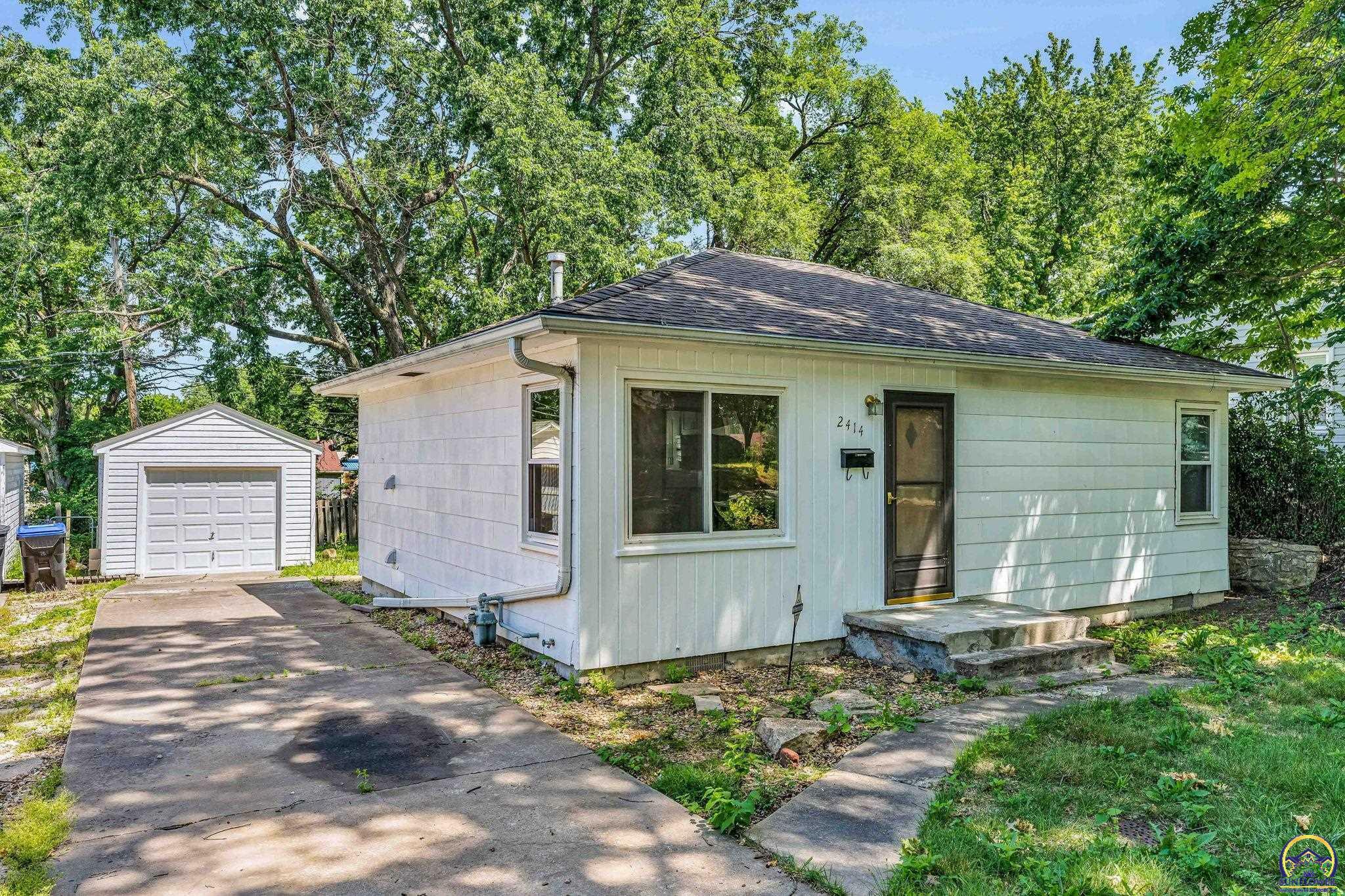 Property Photo:  2414 SW Bradbury Ave  KS 66611 