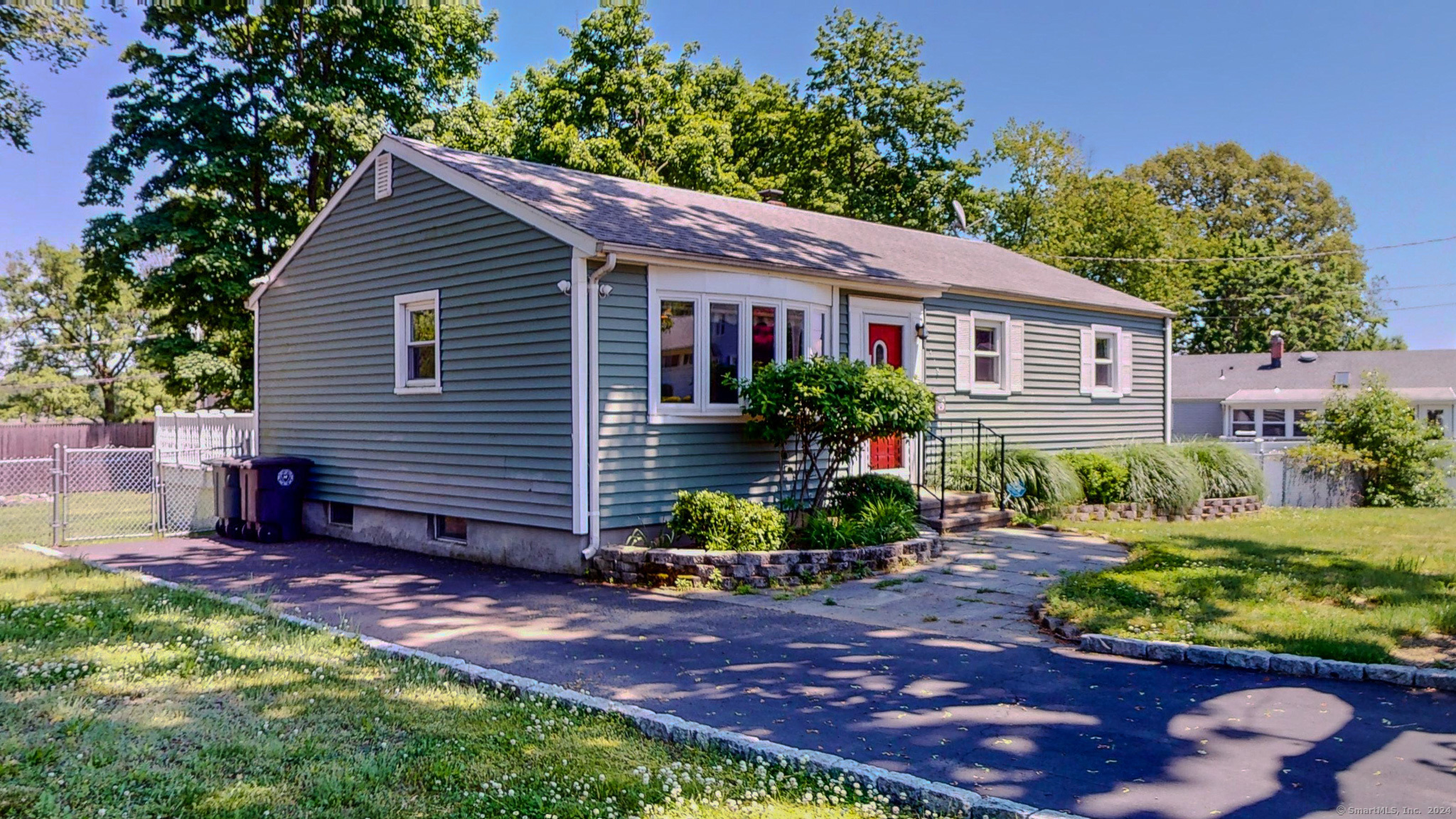 Property Photo: 378 Buckingham Avenue CT 06460