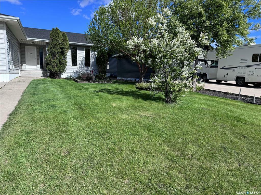 Property Photo:  128 Cameron Crescent  SK S0K 4V0 