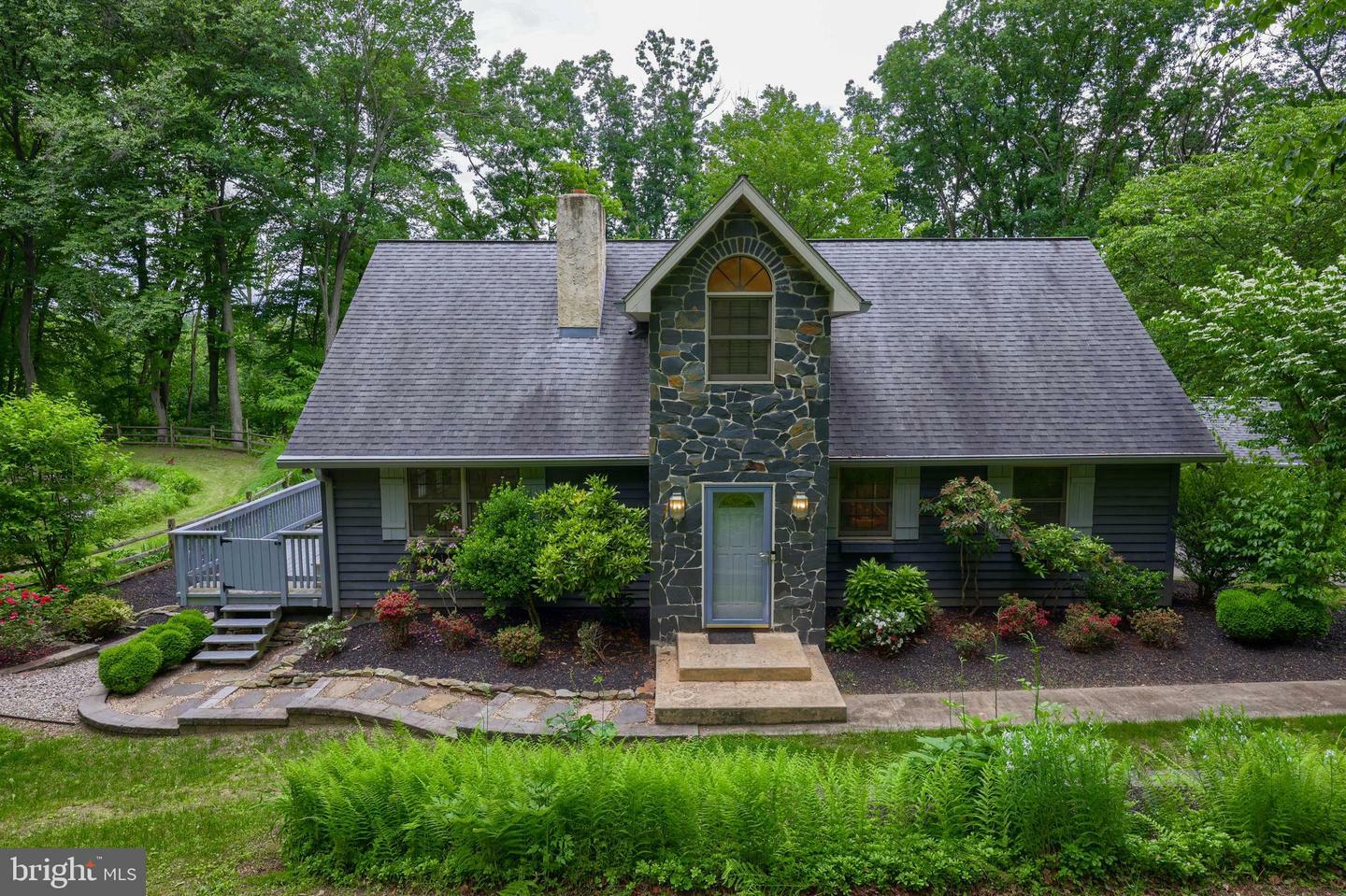 Property Photo:  46 Hollow Woods Drive  PA 17565 