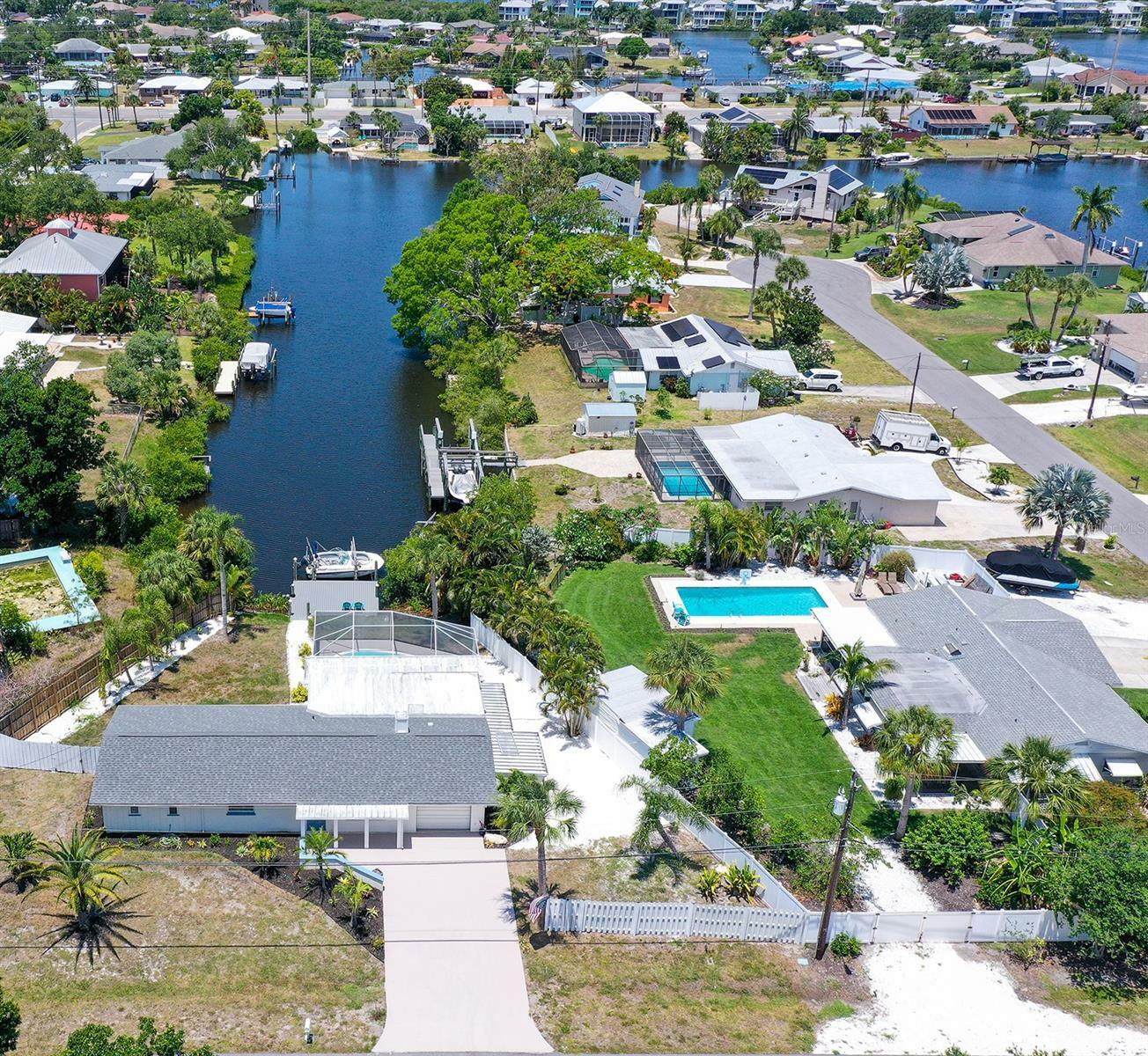 Property Photo:  625 Sandpiper Lane  FL 34275 