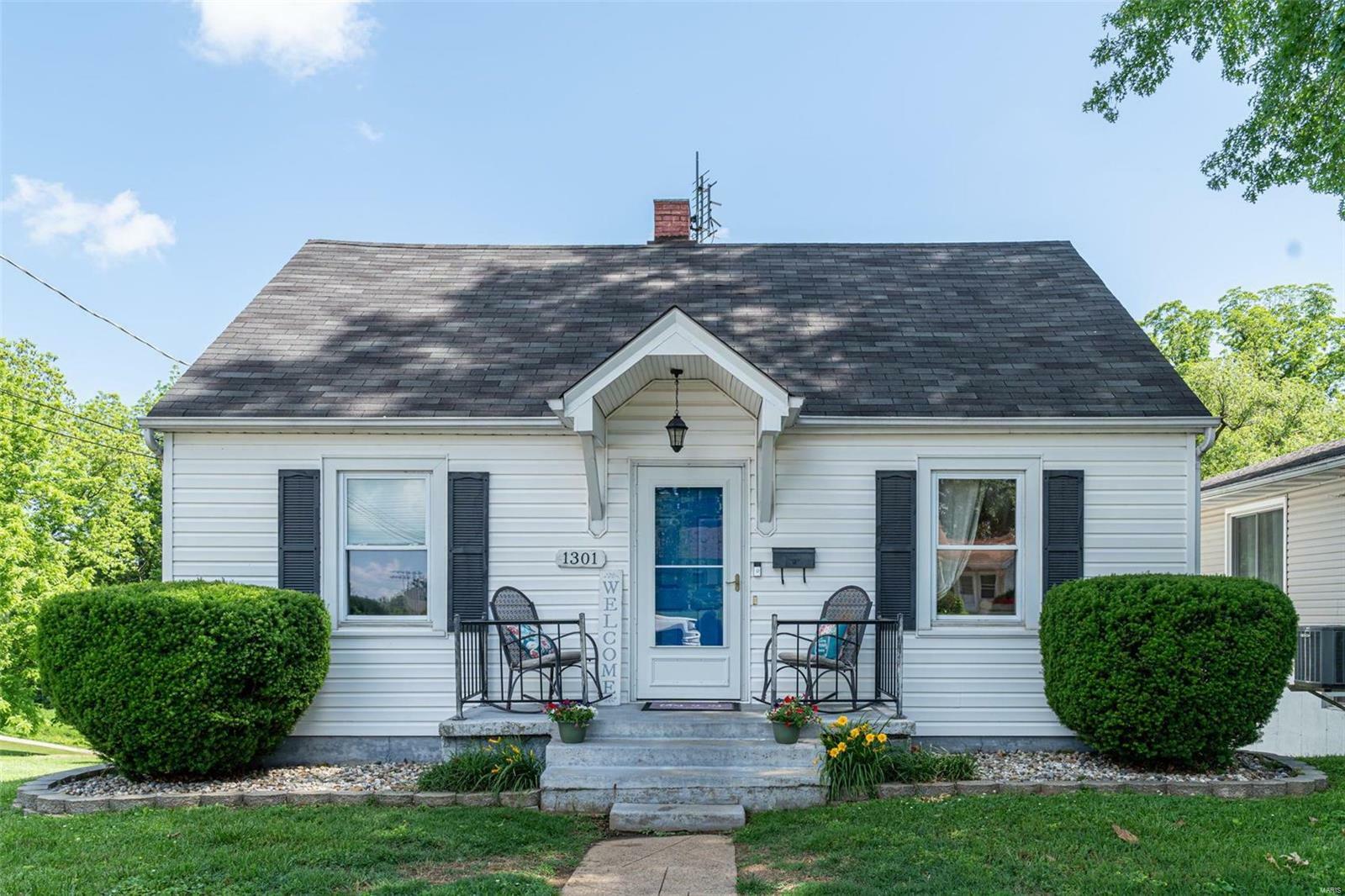 Property Photo:  1301 E 3rd Street  MO 63090 