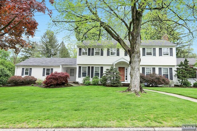 Property Photo:  4 Avon Place  NJ 07677 