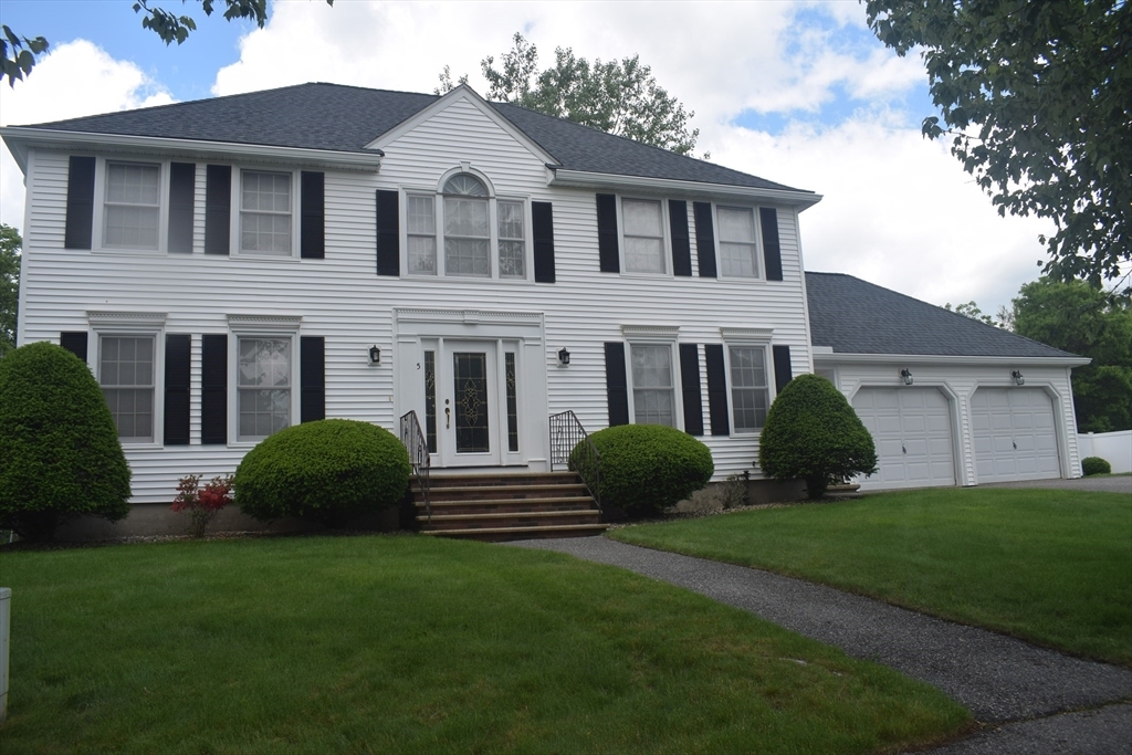 Property Photo: 5 Rose Farm Lane MA 01801