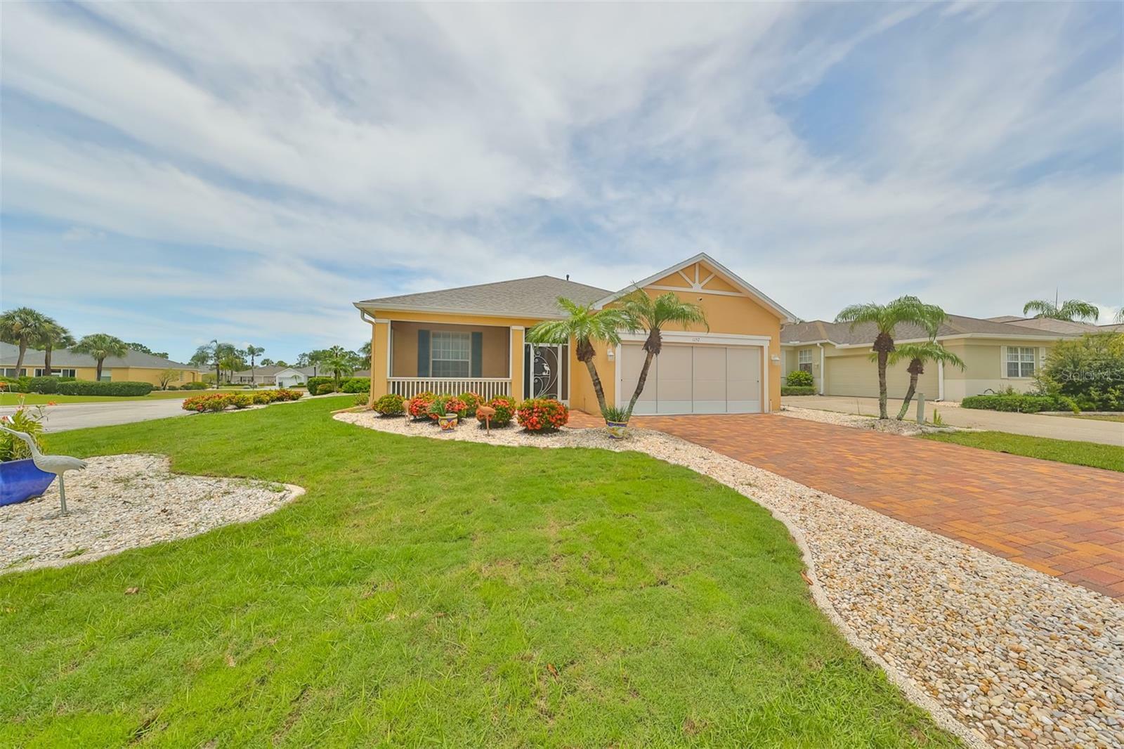 Property Photo:  1157 Emerald Dunes Drive  FL 33573 