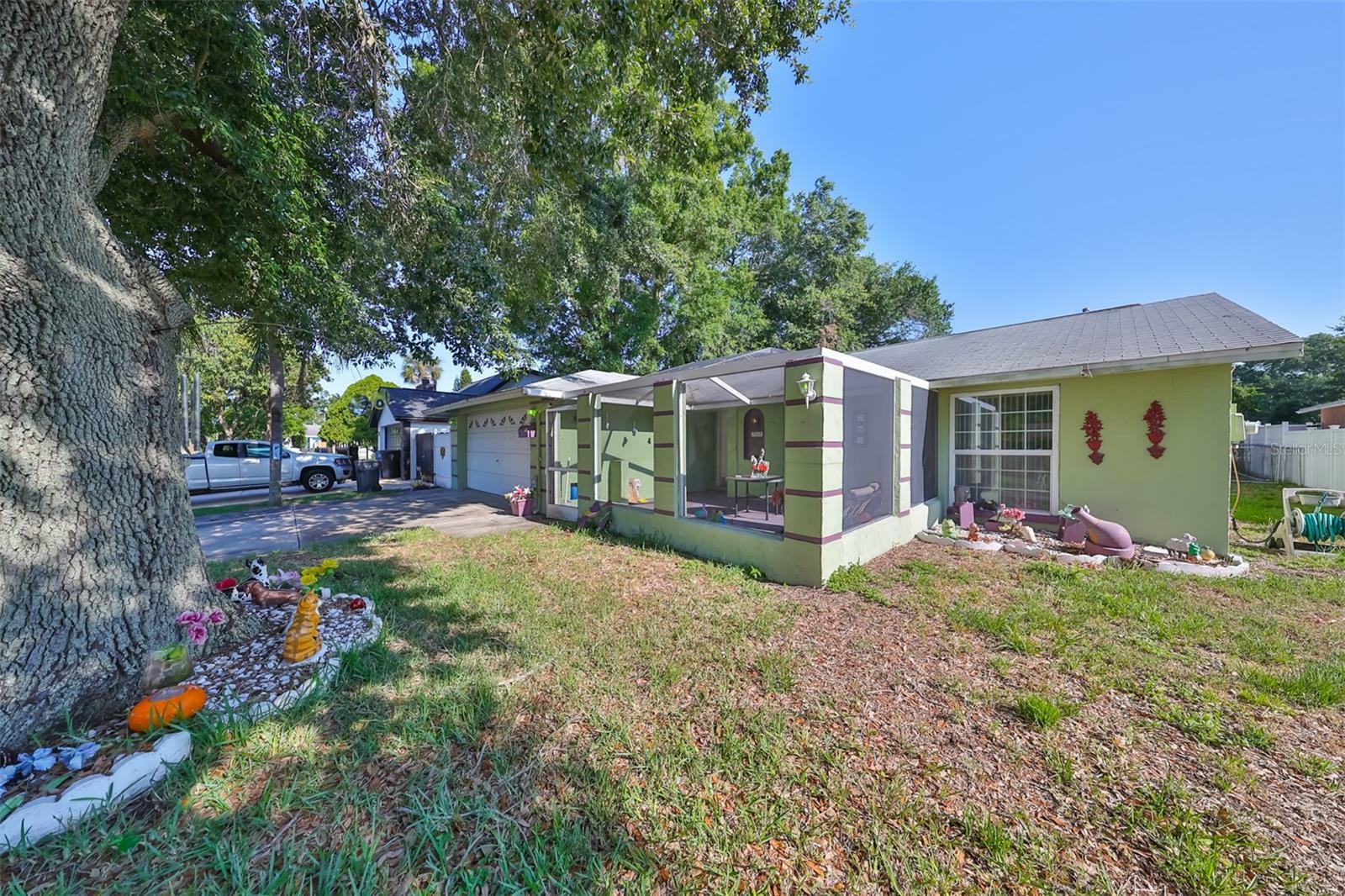 Property Photo:  7003 Fountain Avenue  FL 33634 