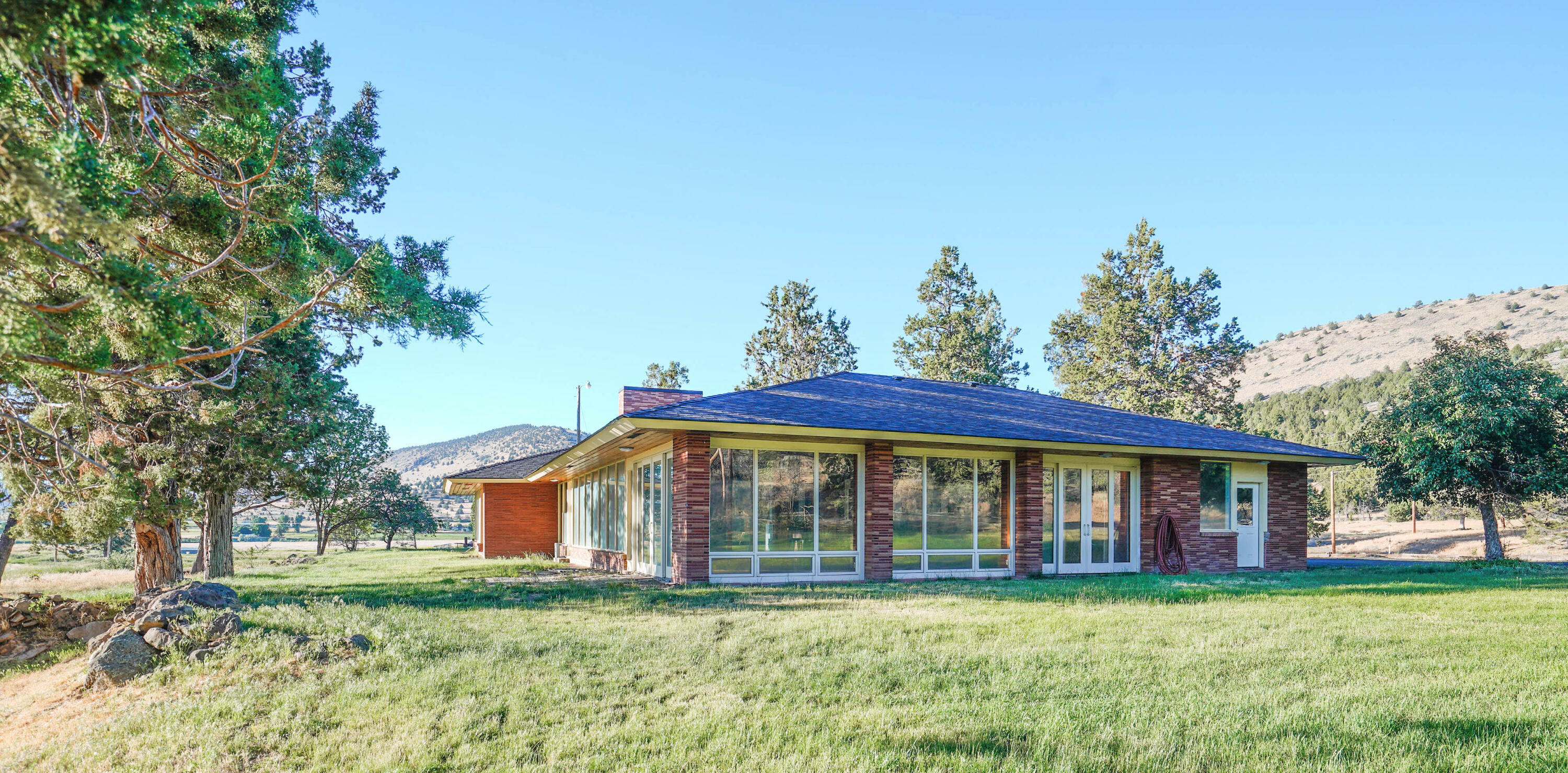 Property Photo:  13221 Crystal Springs Road  OR 97603 