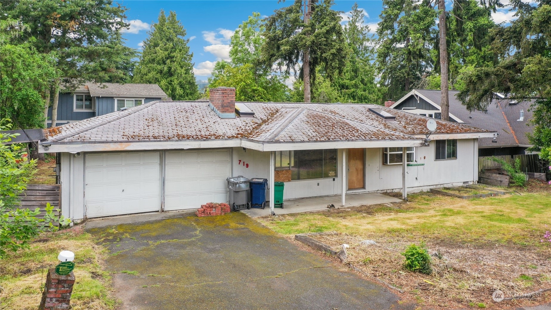 Property Photo:  719 19th Lane W  WA 98033 