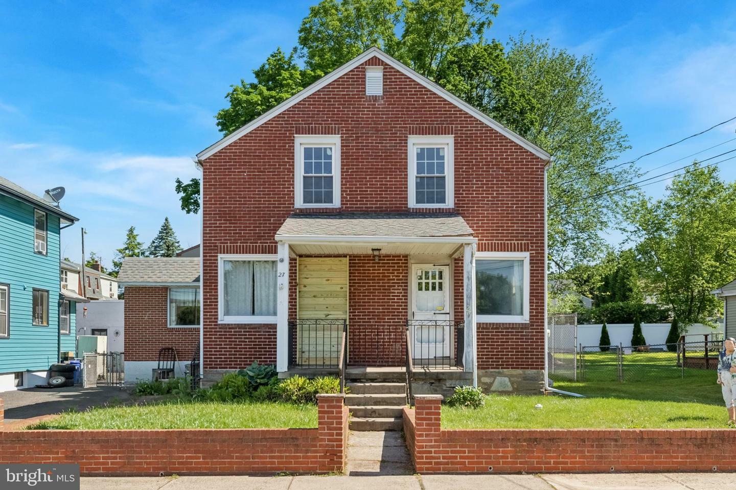 Property Photo:  27 E Montgomery Avenue  PA 19040 