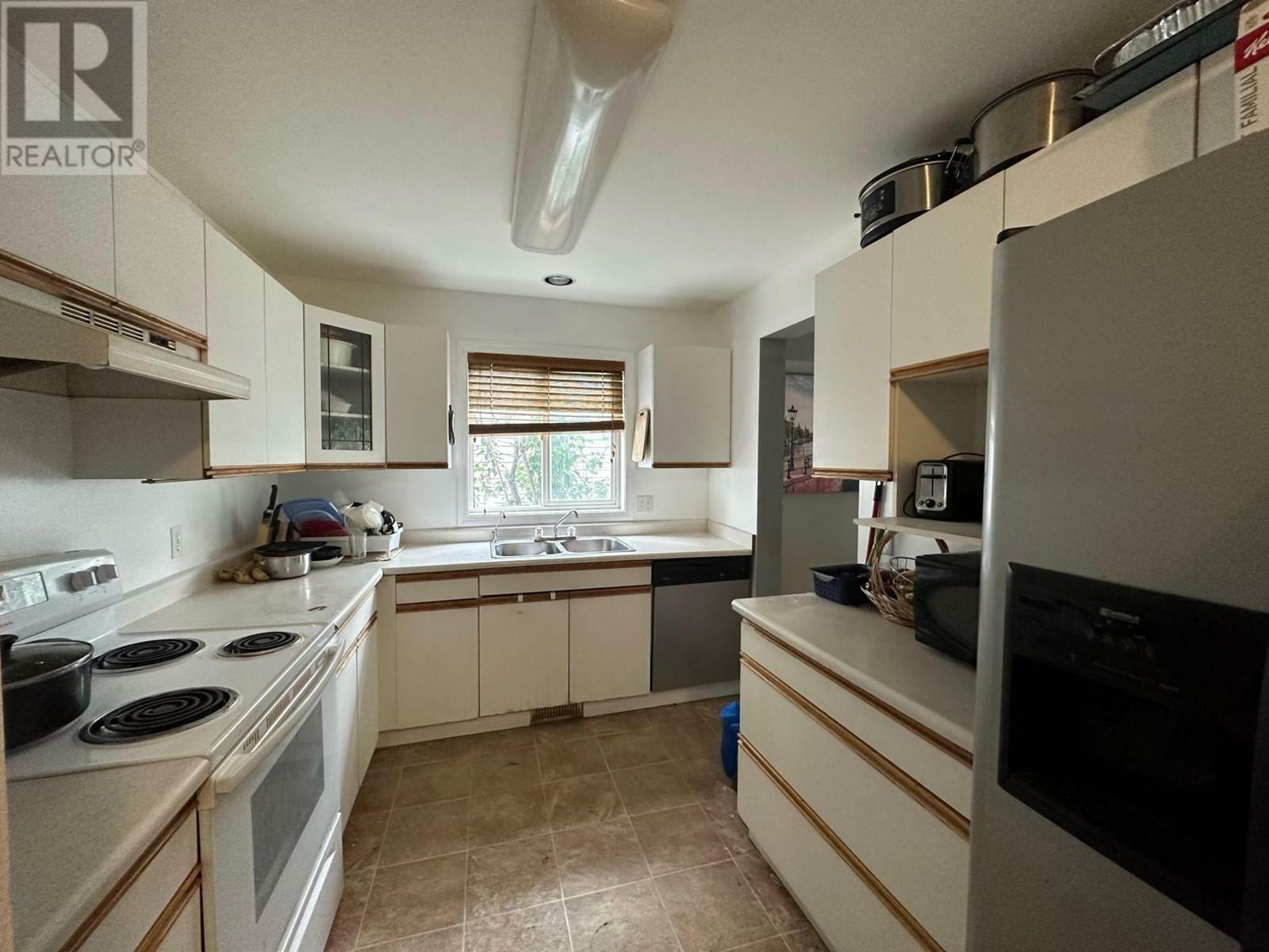 Property Photo:  530 Gleneagles Drive  BC V2E 1X2 