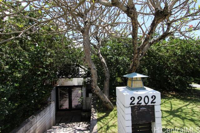 Property Photo:  2202 Kamehameha Avenue  HI 96822 