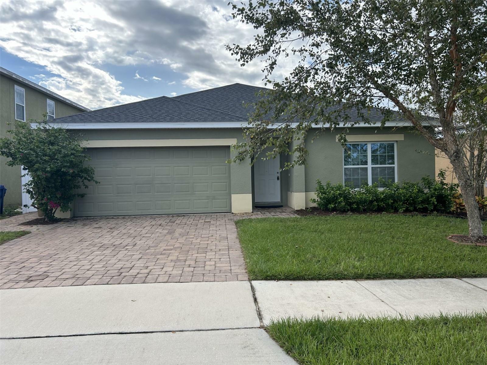 Property Photo:  658 Black Eagle Drive  FL 34736 